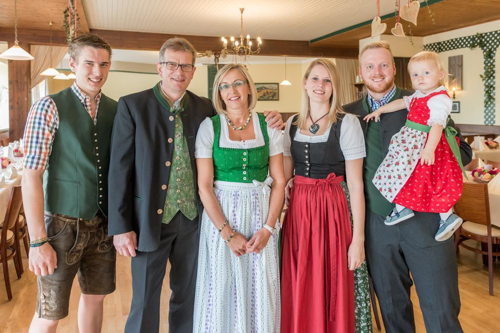 Hotel Kirchenwirt Irrsdorf Familie Schinwald Strasswalchen Exterior foto